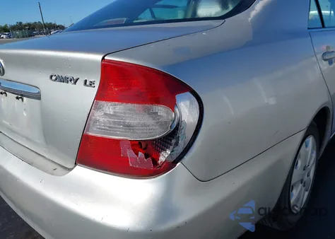 2002 Toyota Camry Le z USA, uszkodzony, nr VIN 4T1BE32K22U576903